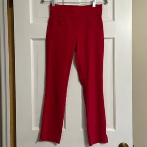 Women’s red cropped ankle pants